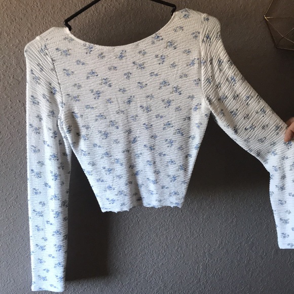 Small Cropped long sleeve Hollister top - Picture 4 of 4